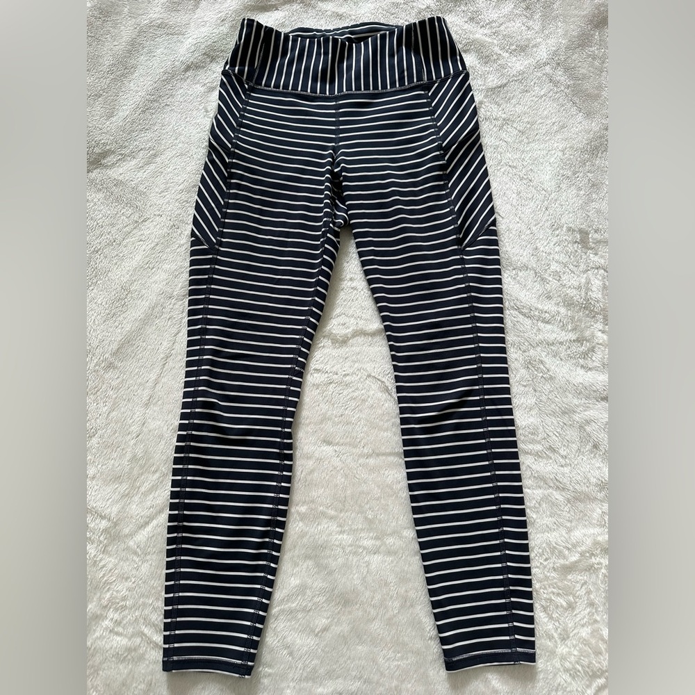 Athleta Women’s Active Leggings Zippered Pockets Blue-White Striped size S